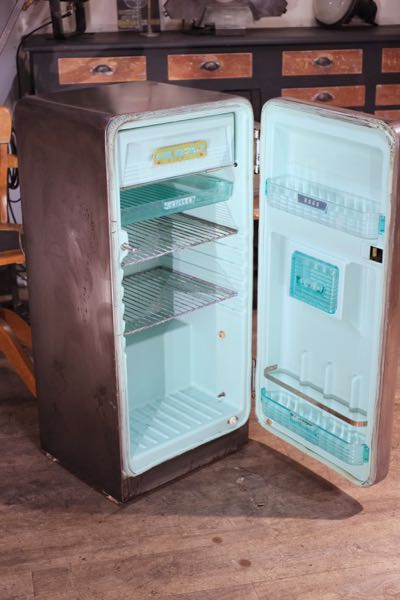 meuble industriel frigo ancien